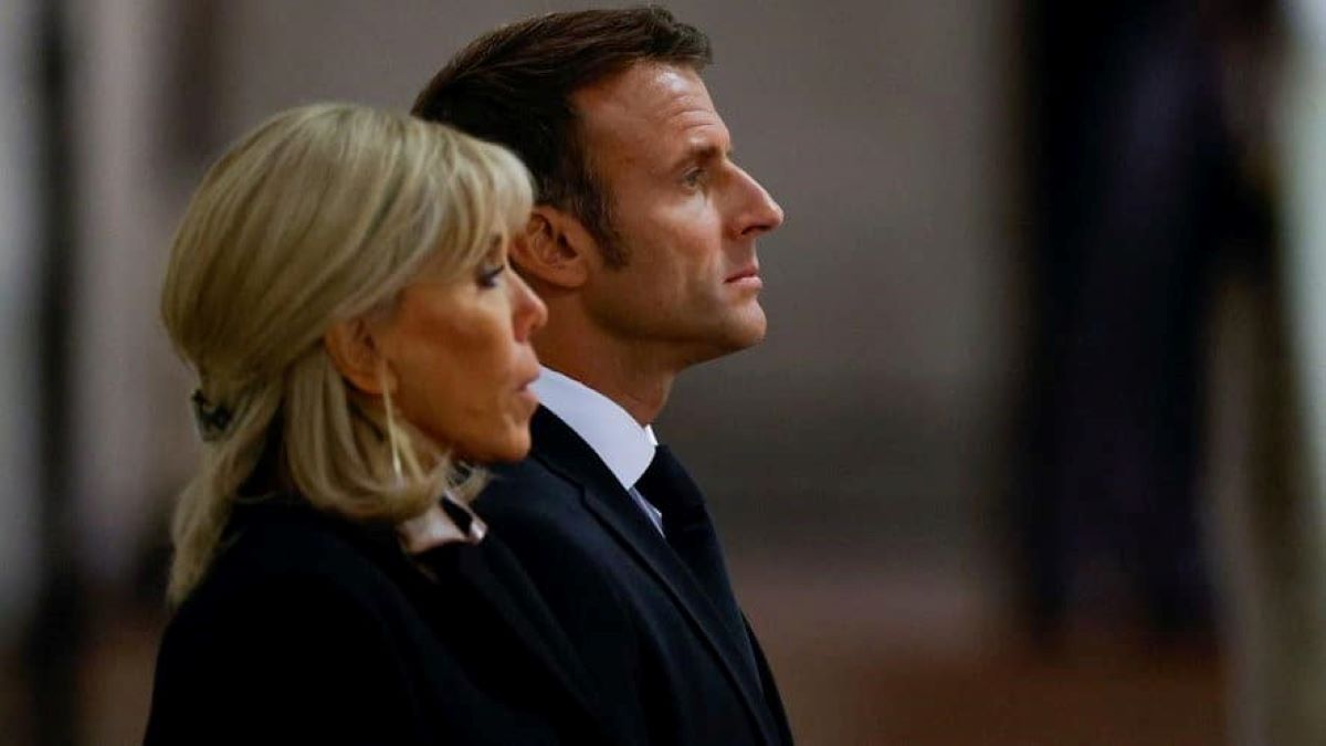 Emmanuel Macron : son geste fait polémique à Londres
