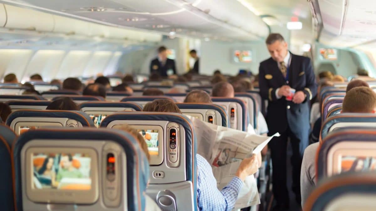Voyage en avion : un steward dévoile ces 5 gestes à éviter lors de votre vol