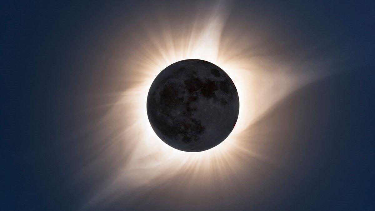 Éclipse solaire : voici l’heure et les précautions à prendre pour admirer ce phénomène céleste magique