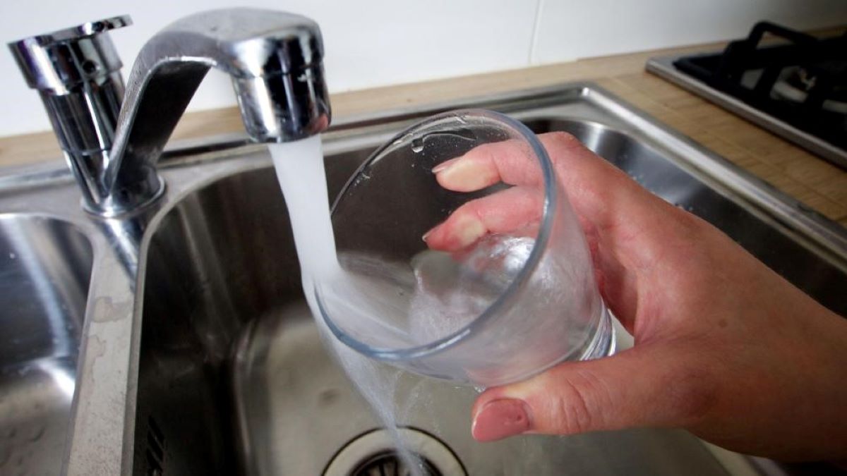 Pesticides dans l’eau du robinet : voici pourquoi les seuils des autorités sanitaires alarment