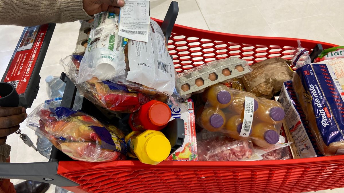 Supermarchés : les produits 1er prix sont de meilleure qualité que les marques selon Que Choisir