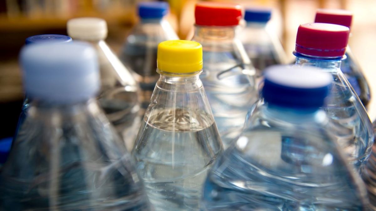 Alerte info : ces bouteilles d’eau qui devraient être détruites ont été mises en vente !