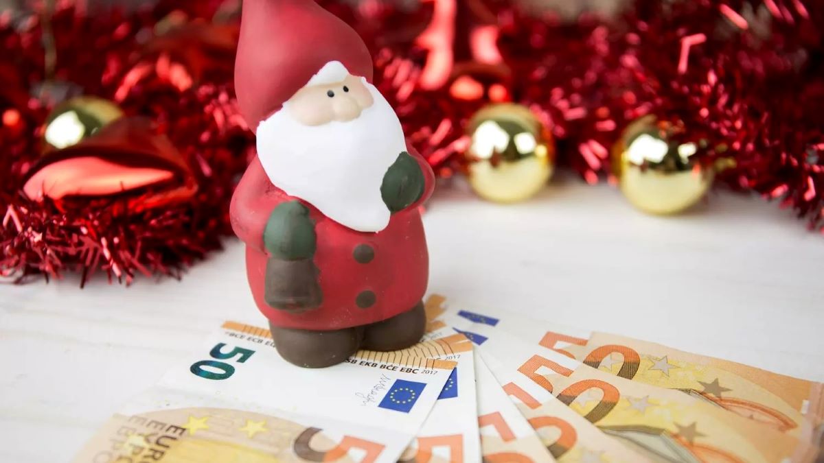 Prime de Noël 2022 : découvrez si vous allez toucher cette aide de 209 € en moyenne