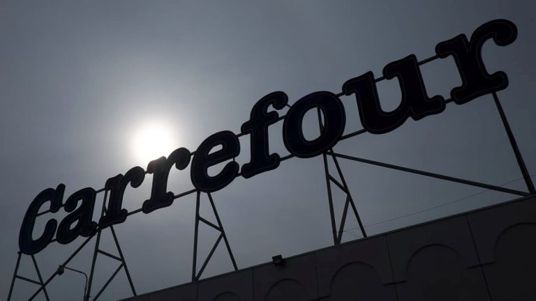 Carrefour dans la tourmente : ces images de nourriture jetée à la poubelle créent le scandale