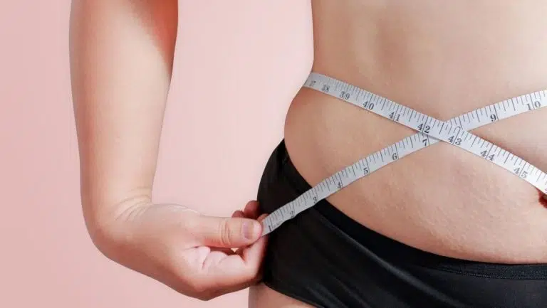 Perte de poids : les meilleures astuces pour surveiller votre poids après 50 ans