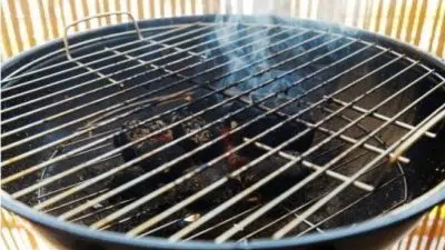 Il révèle sa technique infaillible pour nettoyer votre barbecue comme neuf cet été