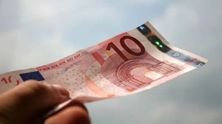 Ce billet de 10 euros se vend jusqu'à 1 000 euros; vérifiez ses caractéristiques
