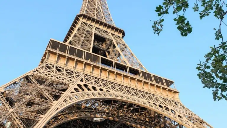 histoire d'un fraudeur qui a vendu la tour Eiffel