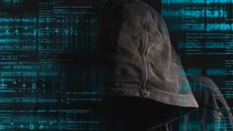 Ce hacker vole 350 000 euros à des clients de banques du monde entier, sa technique redoutable