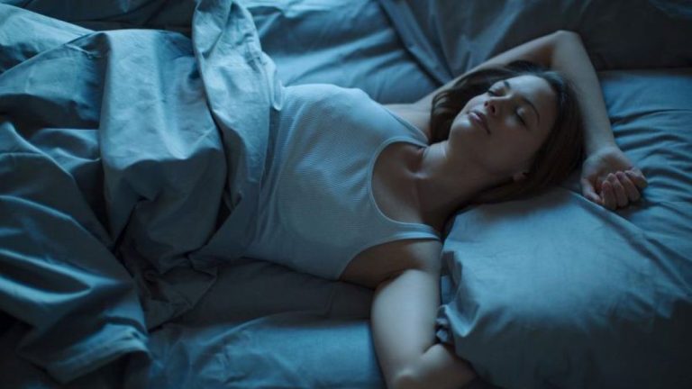 Canicule : 7 astuces efficaces à tester pour dormir durant les chaleurs extrêmes
