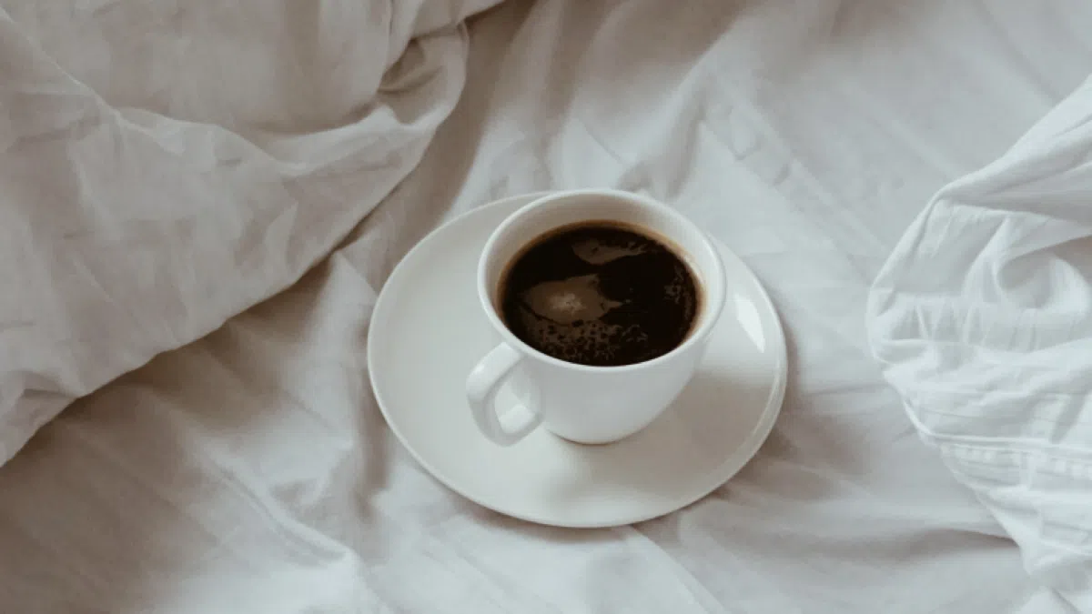 Boire une tasse de café avant de faire la sieste est bénéfique selon des chercheurs
