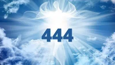 Qu'est-ce que signifie le 444 en numérologie ? De bonnes nouvelles se profilent à l'horizon.
